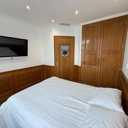 Apartment Seaside Serenity, Portside
