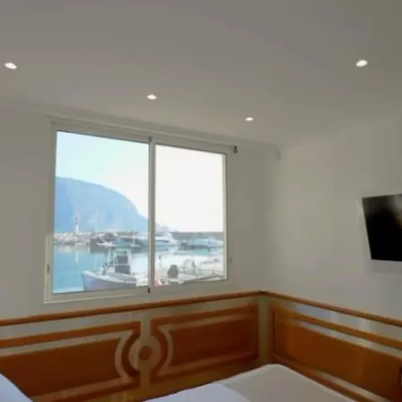 Apartment Seaside Serenity, Portside