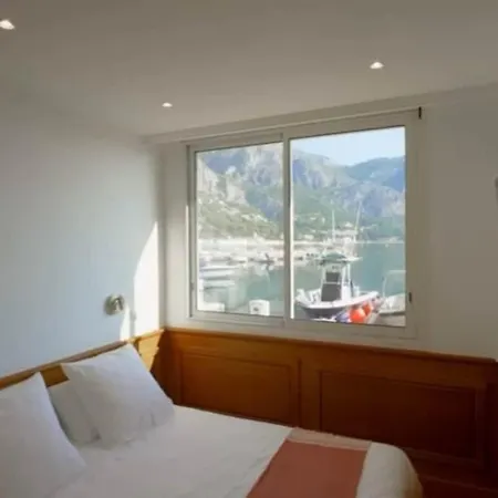 Seaside Serenity, Portside Apartment
