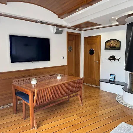 Apartment Seaside Serenity, Portside *