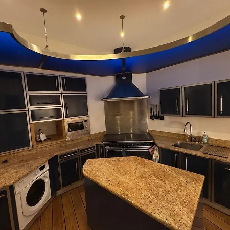 Seaside Serenity, Portside Apartment